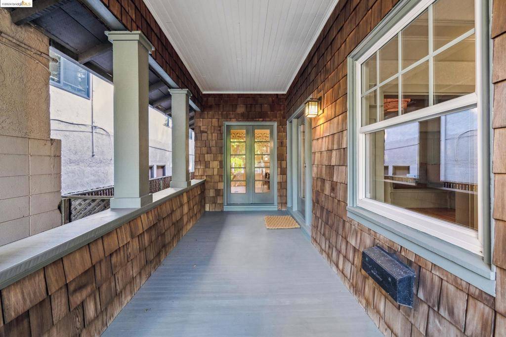 391 Alcatraz Ave, Oakland, CA 94618