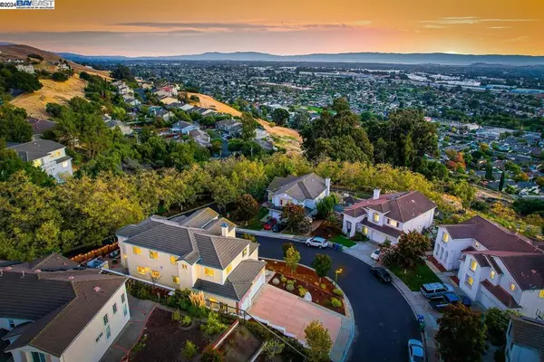 Hayward, CA 94544,911 Silver Birch Ln