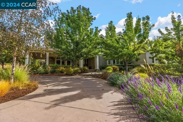 Moraga, CA 94556-2832,8 Julianna Court