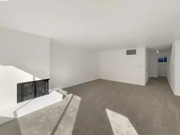 Moraga, CA 94556,2135 Ascot Dr #7