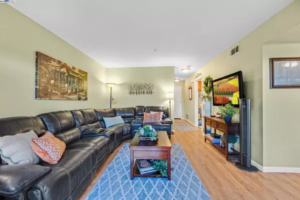 Castro Valley, CA 94546,20340 Forest Ave #8