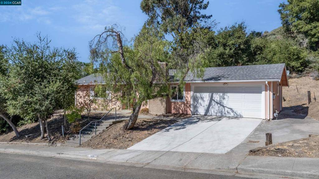 2672 Lassen Way,  Pinole,  CA 94564