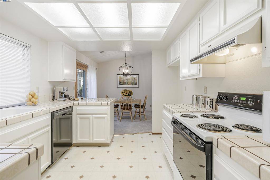 Newark, CA 94560-4848,5772 Bellflower Drive
