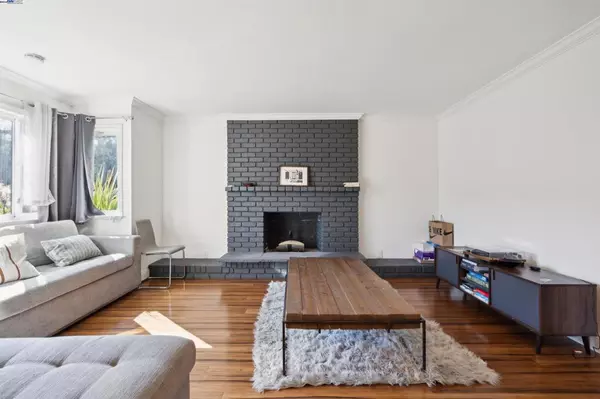 Oakland, CA 94607,1135 Linden St