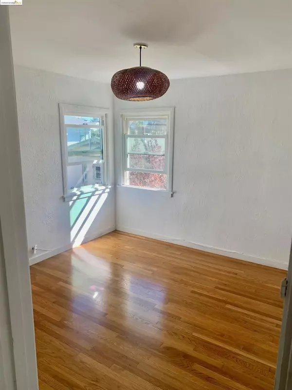 Oakland, CA 94608,1028 61st St