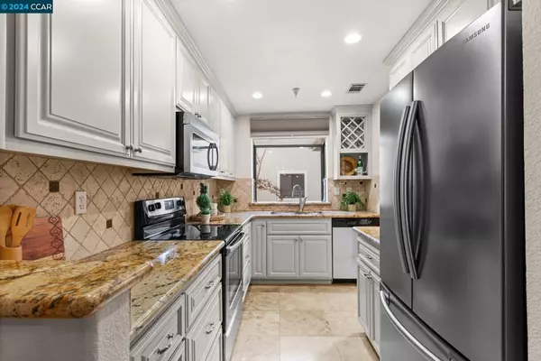Walnut Creek, CA 94597,2586 Oak Rd #230