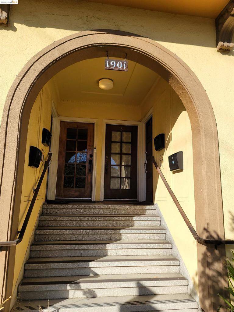 Berkeley, CA 94704,1901 Parker St #3