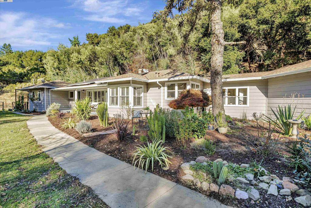 Castro Valley, CA 94552,35650 Palomares Rd