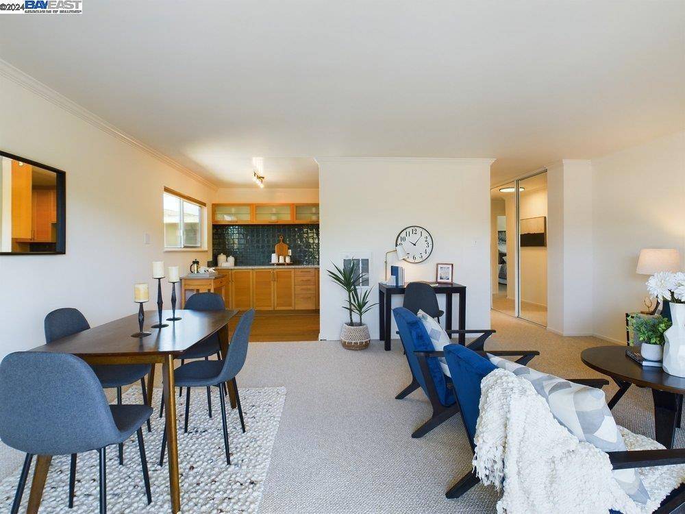 321 Warwick Ave #303, Oakland, CA 94610