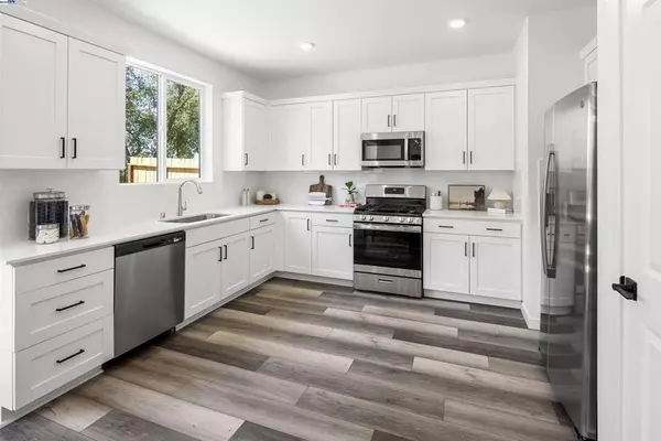 Galt, CA 95632,916 Katsura Street