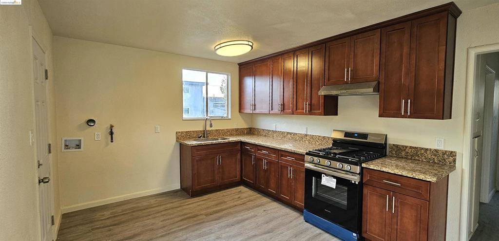 Oakland, CA 94621,6123 Bromley Ave