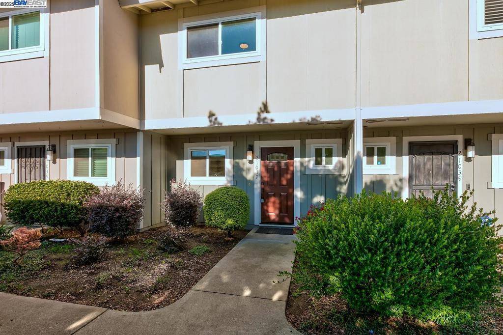 Castro Valley, CA 94546,21037 Baker Rd