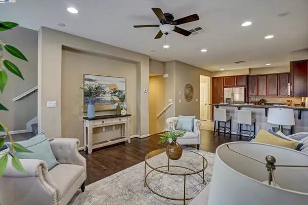 140 Selby Ln #9, Livermore, CA 94551