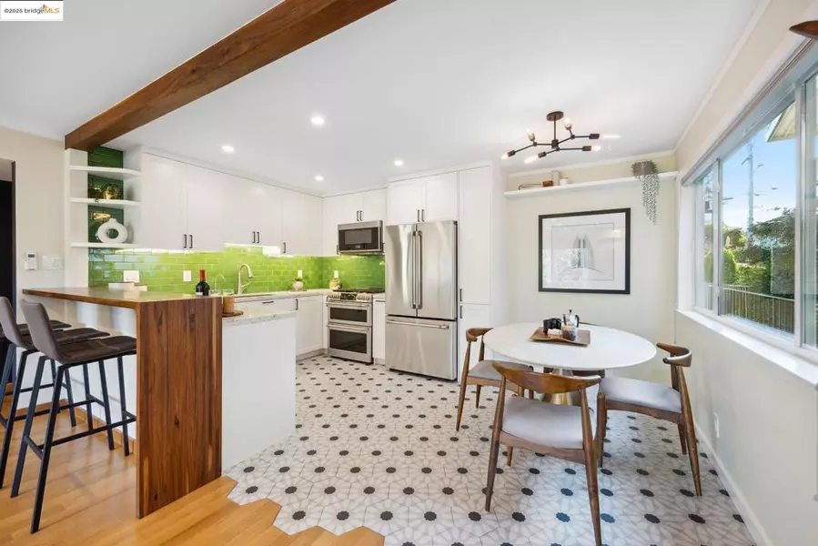 1124 Hollywood Ave #2, Oakland, CA 94602