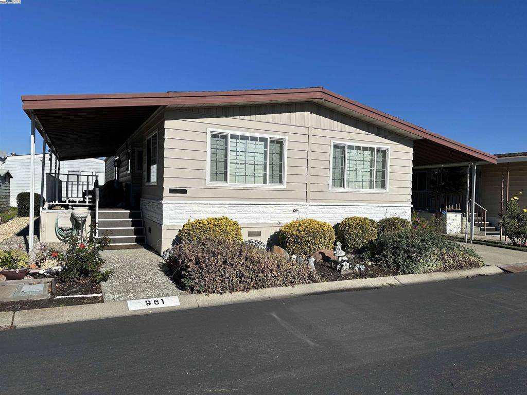 Hayward, CA 94544,961 New England Village Dr.
