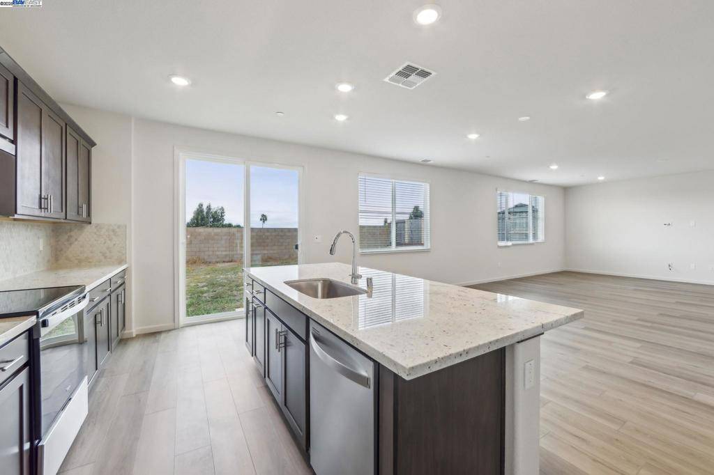 Richmond, CA 94806,4111 Markovich Court