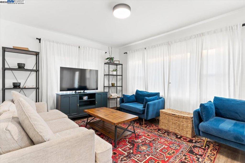 Oakland, CA 94601,3832 Santa Rita St
