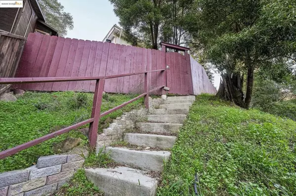 Oakland, CA 94611,5523 Merriewood Dr