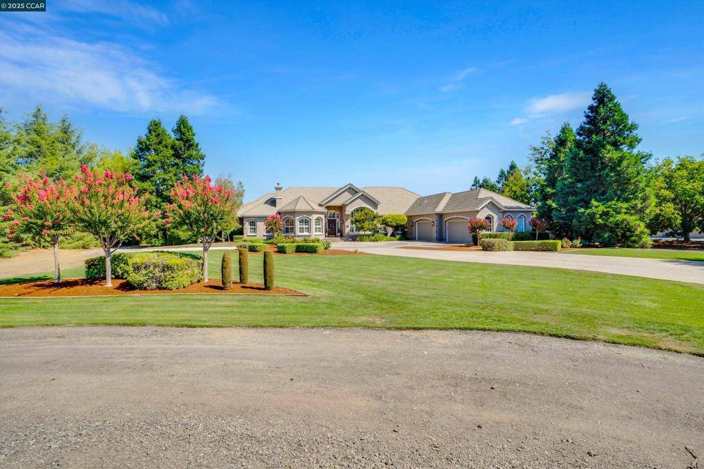 Gilroy, CA 95020,10744 Green Valley Dr