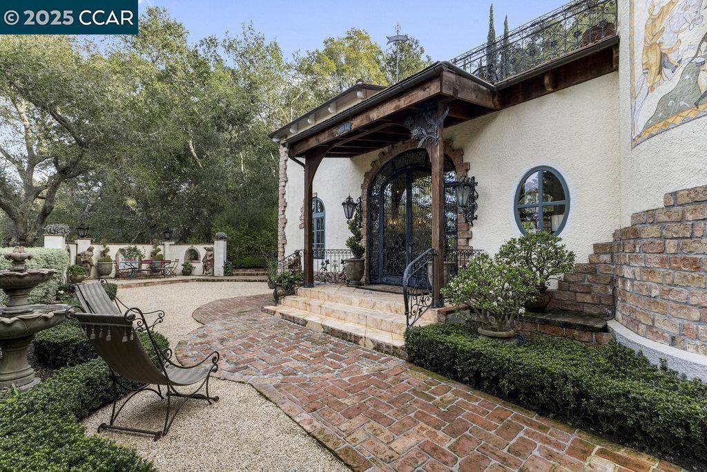 Orinda, CA 94563,24 Moraga Via