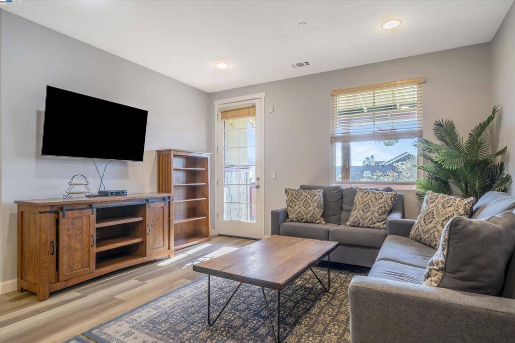 Livermore, CA 94550,1832 Railroad Ave #106