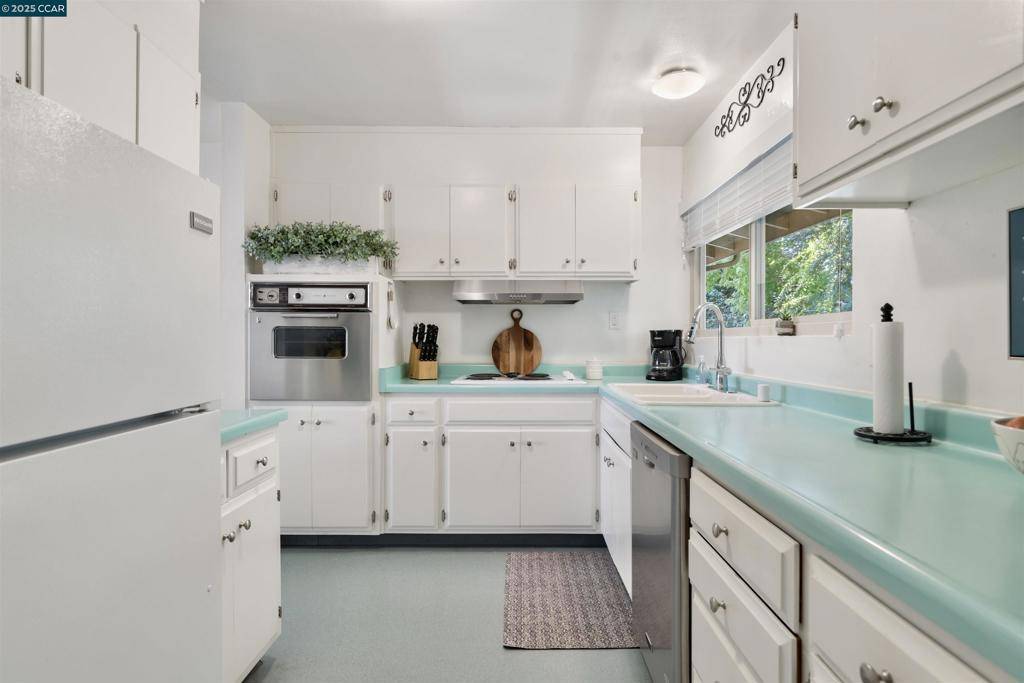 Pinole, CA 94564,2940 Estates Ave #6