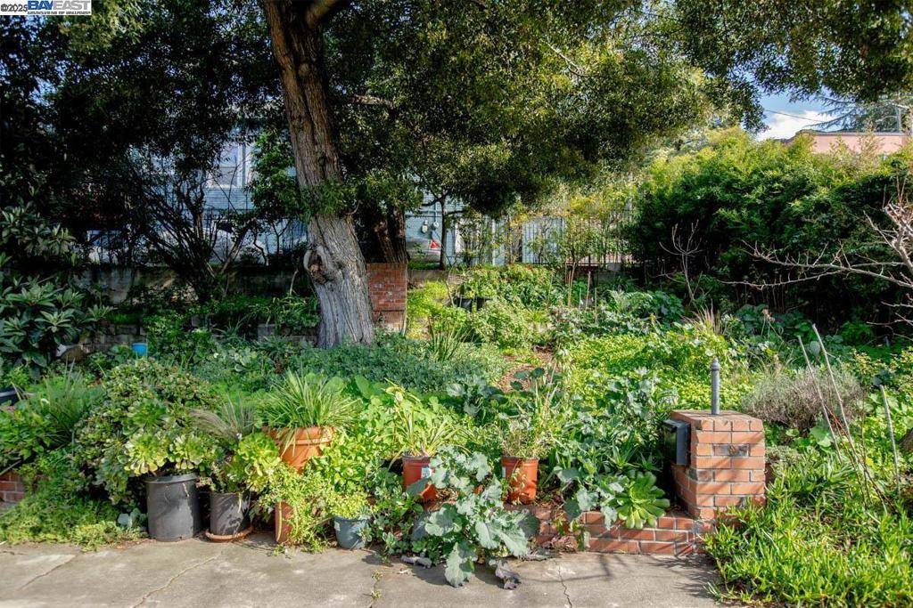Oakland, CA 94601,3140 E 27Th St