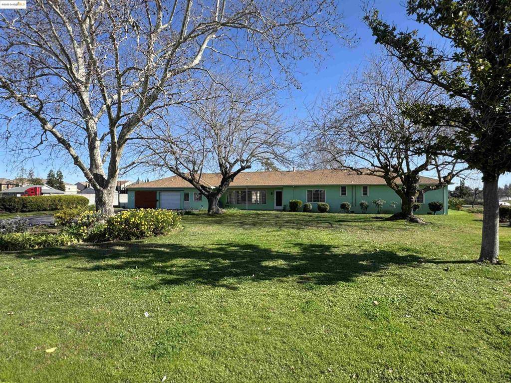 3590 Airport Road, Sacramento, CA 95834