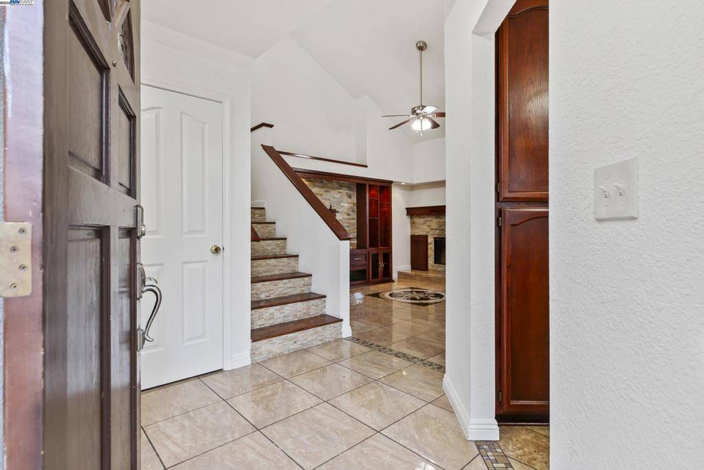 Manteca, CA 95336,332 Laurelwood Circle