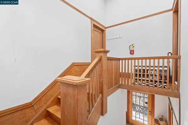 Berkeley, CA 94705,2641 Webster St #2