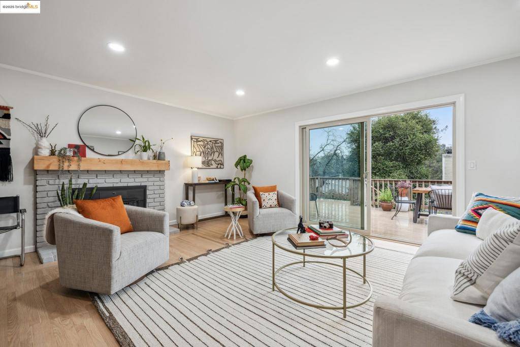Oakland, CA 94605,7547 Altura Pl