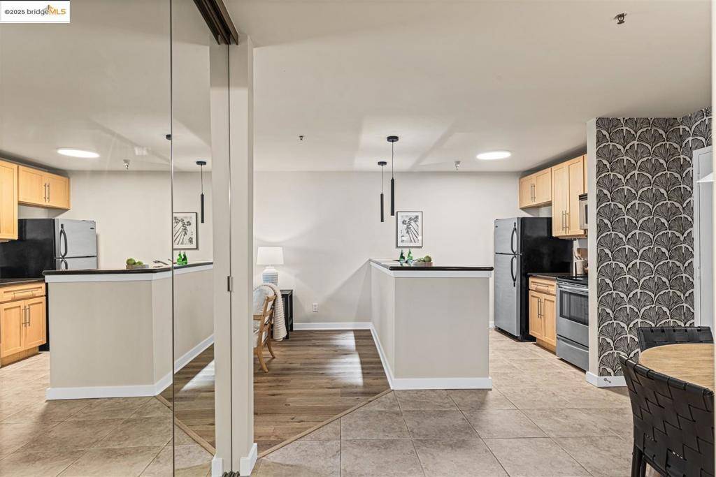 Emeryville, CA 94608,6400 Christie Ave #1209