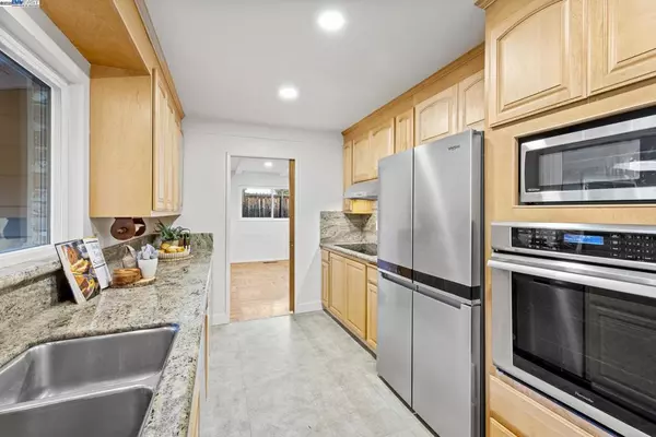 Orinda, CA 94563,5 Eastwood Dr