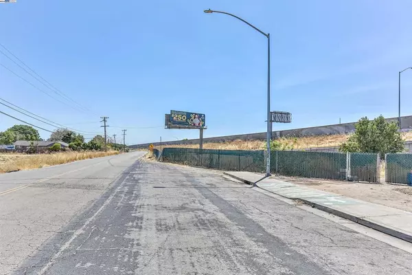 Stockton, CA 95212,5133 S St Rt 99 W Frontage Rd