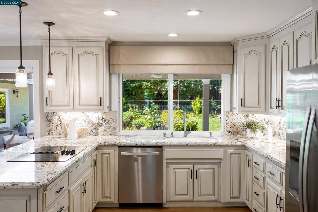 Danville, CA 94526,685 Las Barrancas Dr