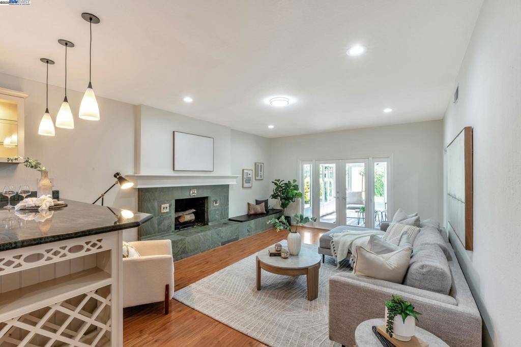 Fremont, CA 94538,42809 Saratoga Park St