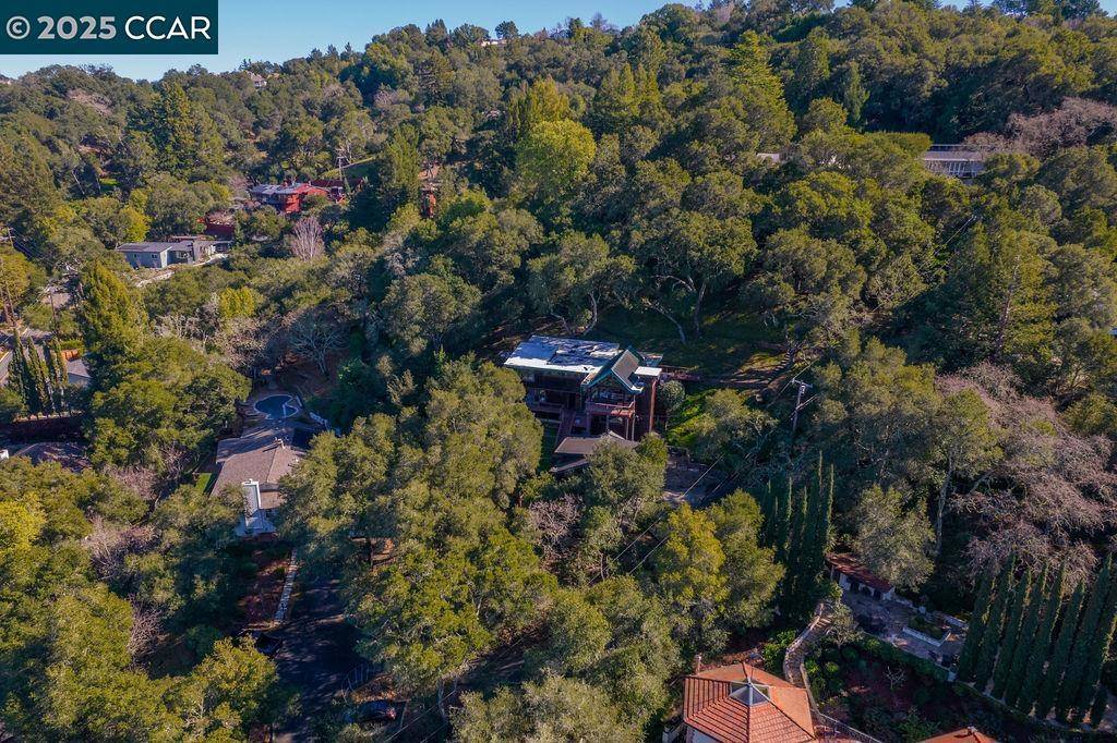 Orinda, CA 94563,26 Moraga Via