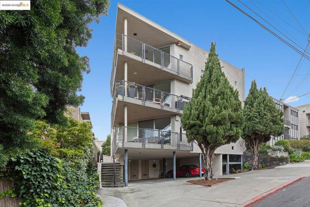 383 Staten Ave #301,  Oakland,  CA 94610