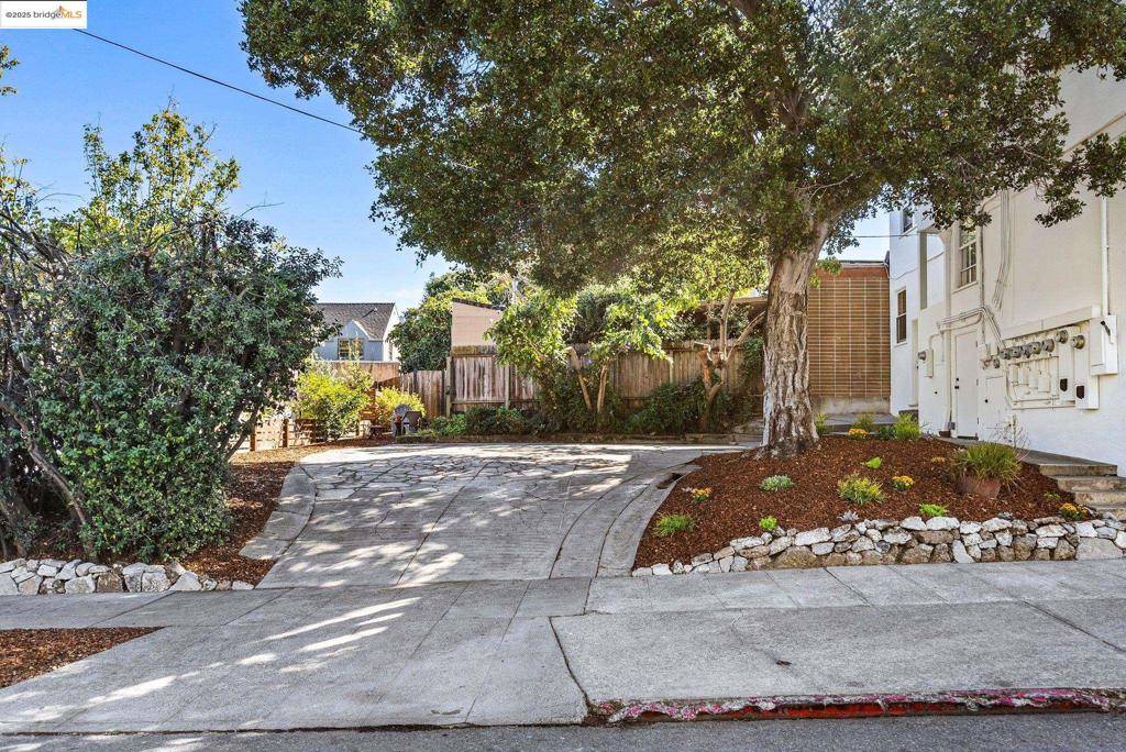 Berkeley, CA 94707,893 Neilson Street