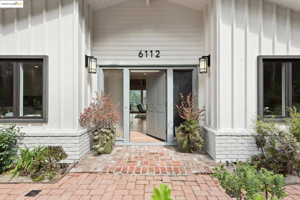Oakland, CA 94611-3109,6112 Bullard Dr