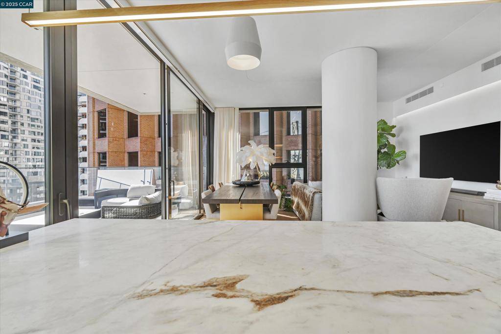 San Francisco, CA 94105,1 Steuart Ln #1103