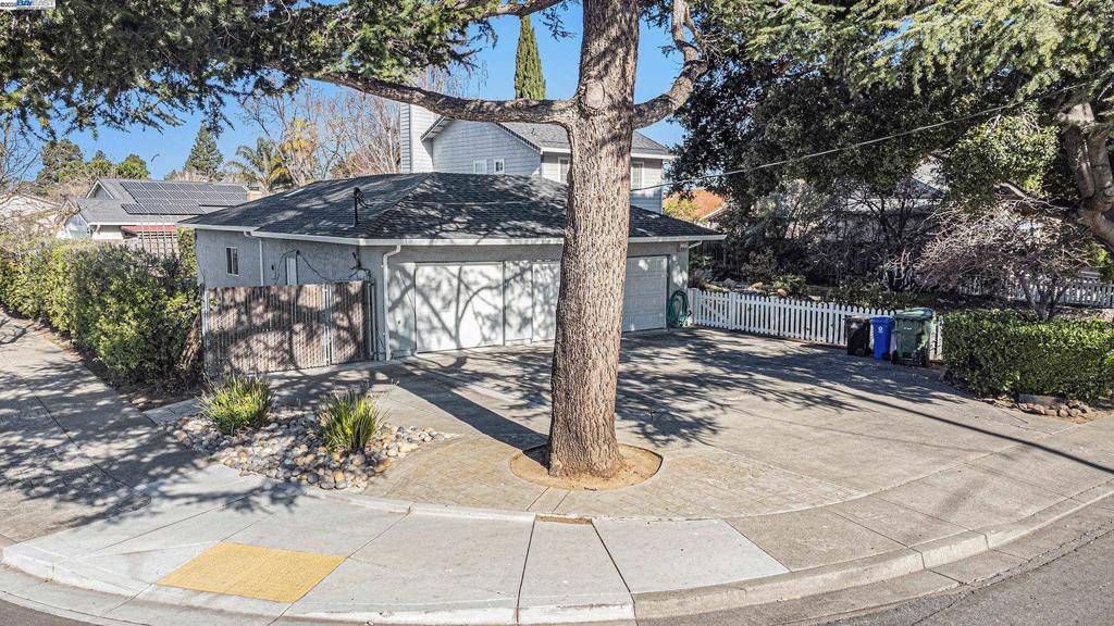 Fremont, CA 94555,3701 Ferry Ln