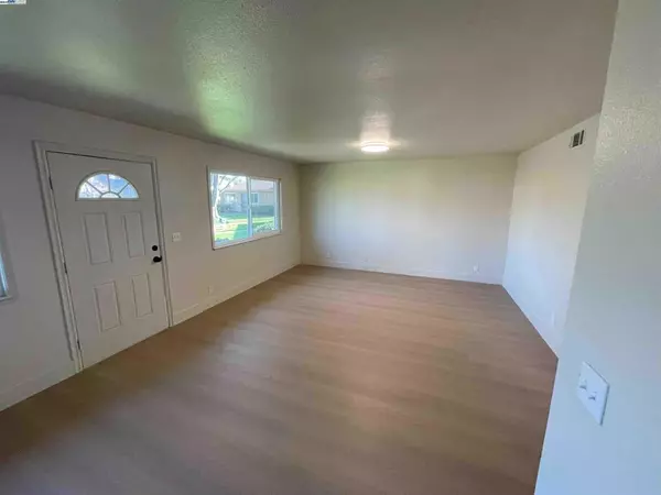Union City, CA 94587,2147 Eric Ct #1