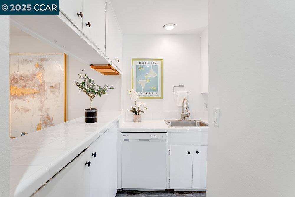 Walnut Creek, CA 94596,1411 Creekside Dr #11