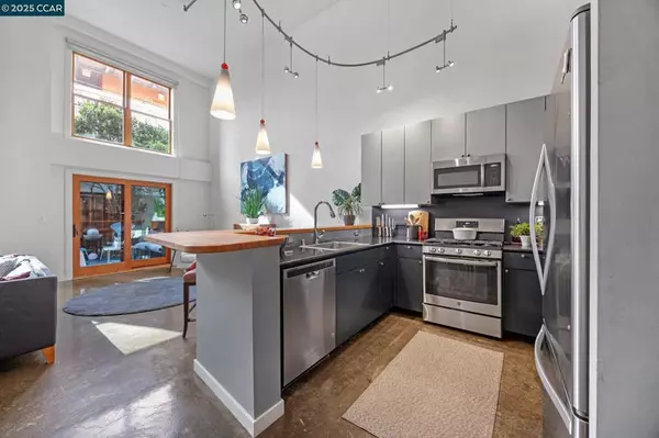 Oakland, CA 94601,2875 Glascock St #112