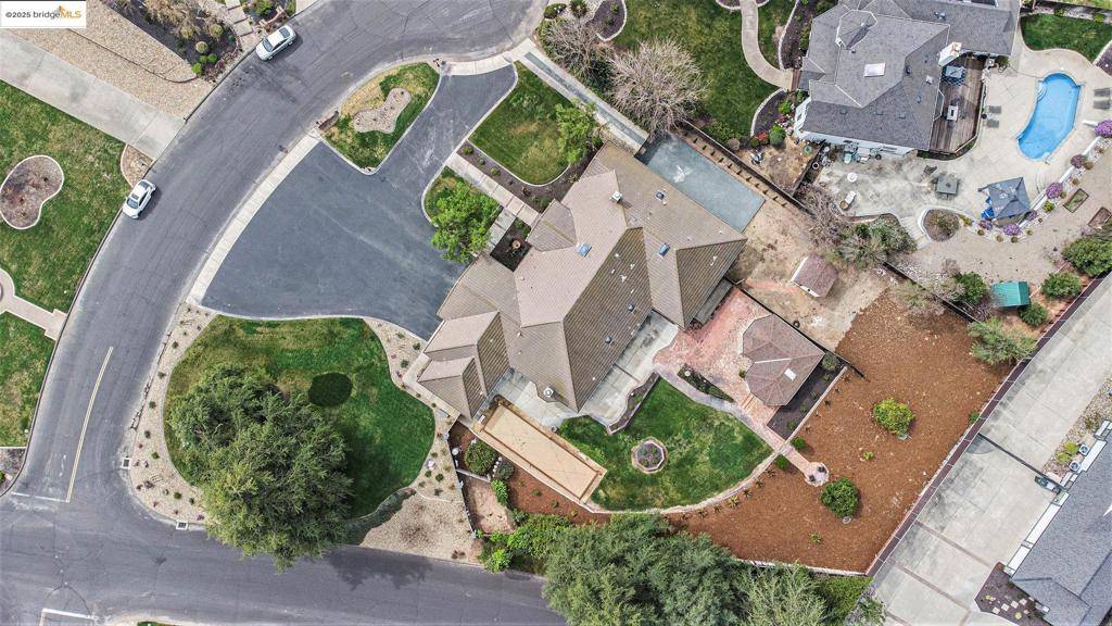 10 Madeira Ct,  Oakley,  CA 94561