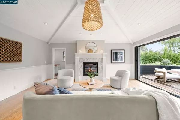 125 Sleepy Hollow Ln, Orinda, CA 94563
