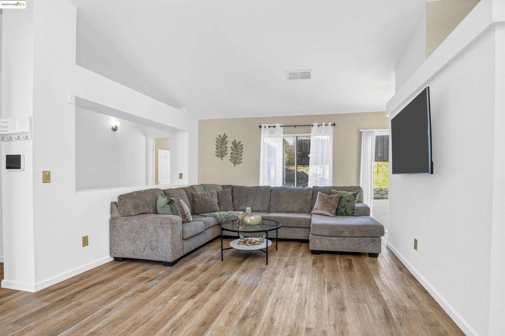Antioch, CA 94531,5136 Pioneer Way