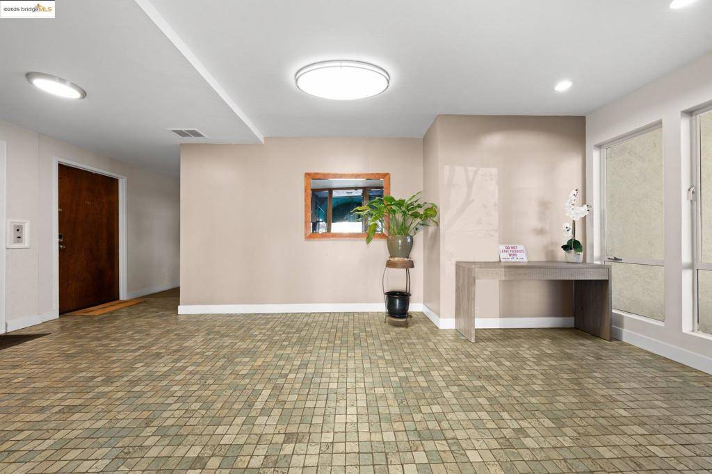 Oakland, CA 94611,127 Bayo Vista #108