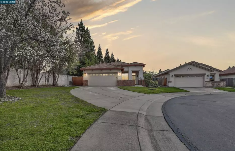 1471 Taupin Ct, Folsom, CA 95630
